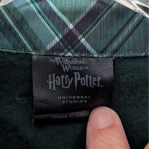 Wizarding World Harry Potter Embroidered Slytherin Shirt Mens Size Small Green - Picture 3 of 8
